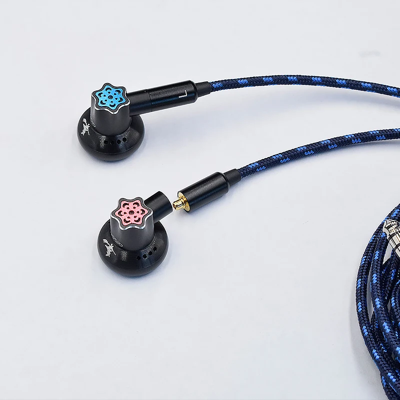 QIGOM S55 Magician IEMs 15.4mm Dynamic Driver HIFI Wired Flat-head Earphones Music Gaming Earbuds with MMCX Cable
QIGOM S55 Magician IEMs 15.4mm Dynamic Driver HIFI Wired Flat-head Earphones Music Gaming Earbuds with MMCX Cable