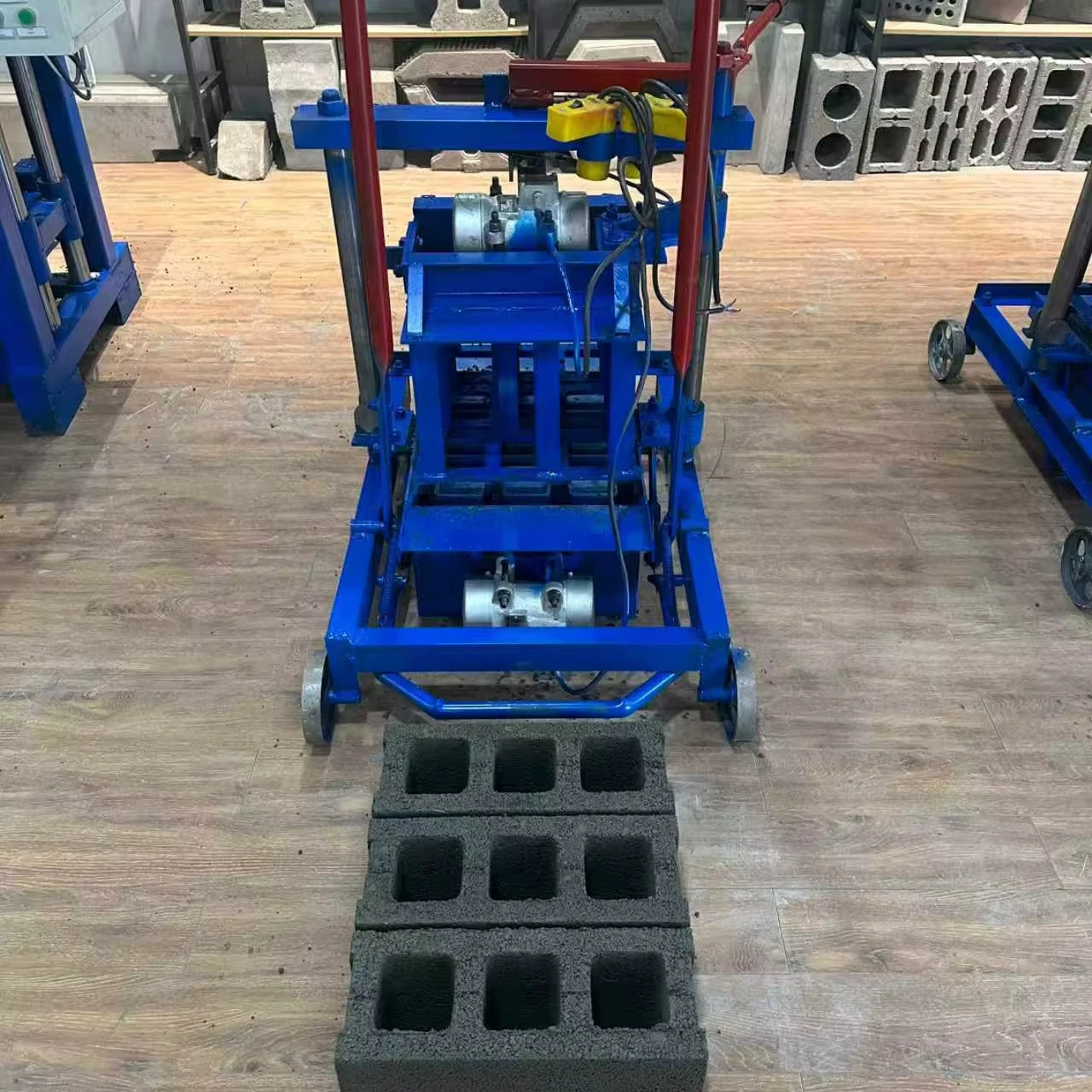 Hollow Cement Block Machine 6 Inch Cement Brick Making Machine Construction Industry
Hollow Cement Block Machine 6 Inch Cement Brick Making Machine Construction Industry