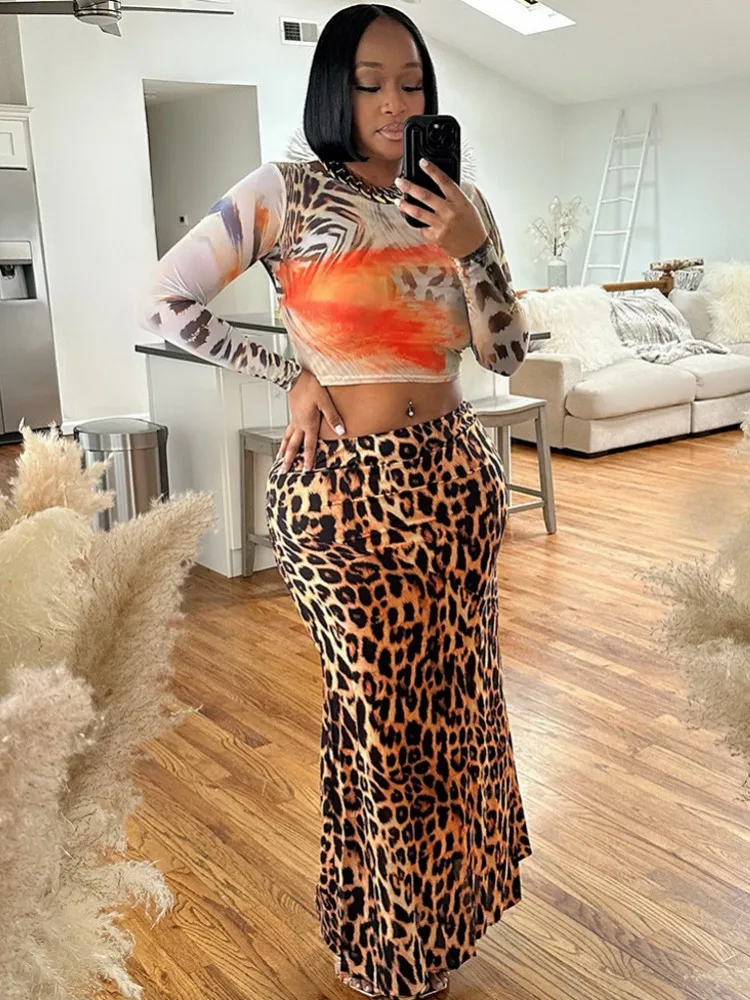 Two Piece Set Spring Autumn O-Neck Print Long Sleeve Top And Elegant Long Skirt Women Sets High Streetwear Casual Beach Suit
Two Piece Set Spring Autumn O-Neck Print Long Sleeve Top And Elegant Long Skirt Women Sets High Streetwear Casual Beach Suit