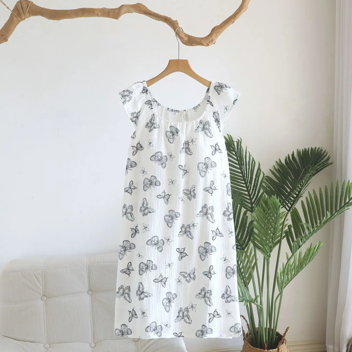 2026 New Summer Women's Sleeping Skirt 100% Cotton Crepe Thin Tank Top with Chest Mat Large Loose Home Skirt Sleepwear
2026 New Summer Women's Sleeping Skirt 100% Cotton Crepe Thin Tank Top with Chest Mat Large Loose Home Skirt Sleepwear