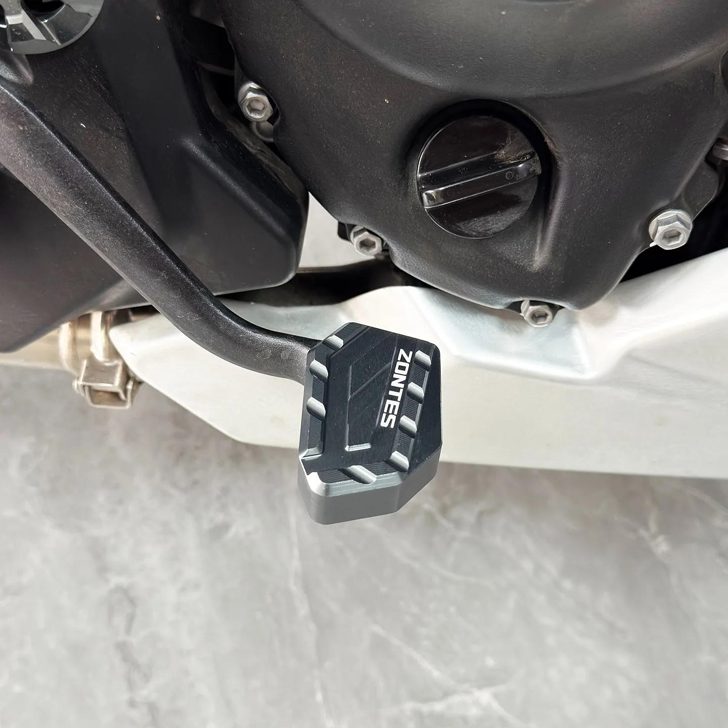 For ZONTES 703F, increase the anti slip brake pedal and retrofit the ZT703-F brake pedal to increase wear resistance
For ZONTES 703F, increase the anti slip brake pedal and retrofit the ZT703-F brake pedal to increase wear resistance