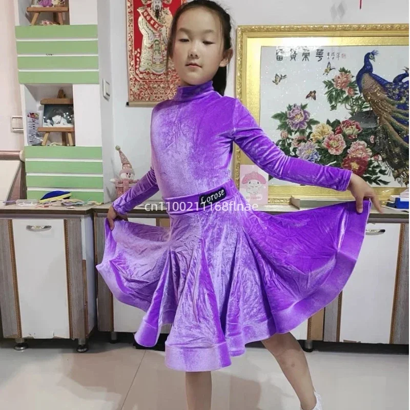 Молодежное платье для латиноамериканских танцев осень-зима, с длинным рукавом, профессиональное, для тренировок, бархатное, с разрезом, комплект для выступлений
Молодежное платье для латиноамериканских танцев осень-зима, с длинным рукавом, профессиональное, для тренировок, бархатное, с разрезом, комплект для выступлений