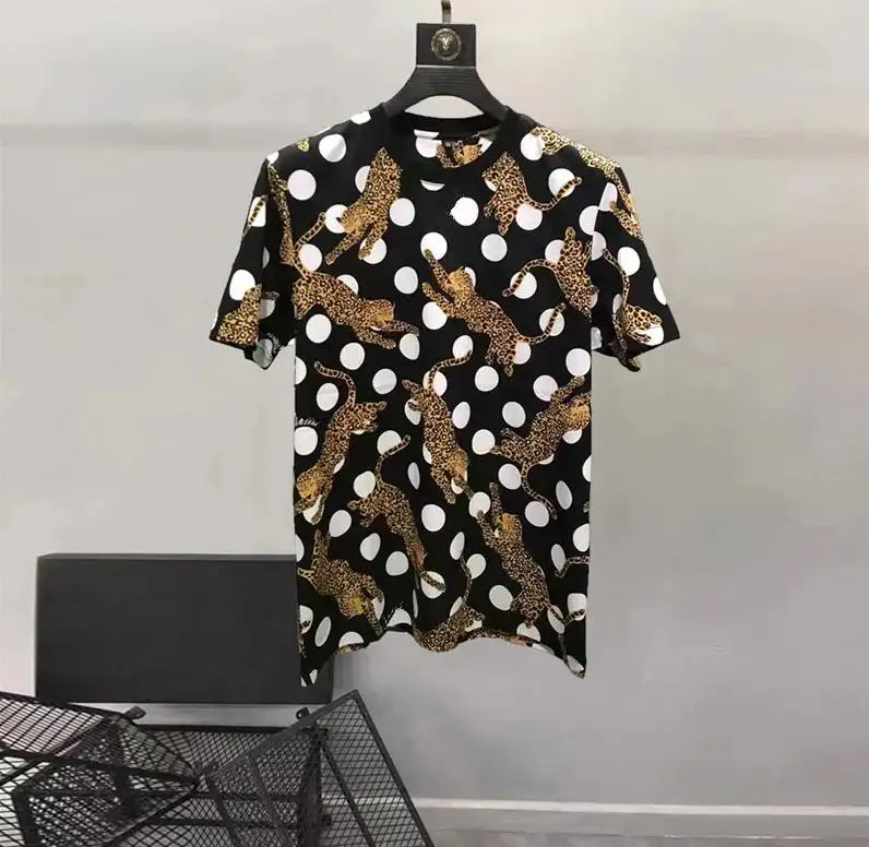 Europe and the United States men's 2024 summer new Round neck Short sleeve leopard polka dot print fashion Casual T-shirt
Europe and the United States men's 2024 summer new Round neck Short sleeve leopard polka dot print fashion Casual T-shirt