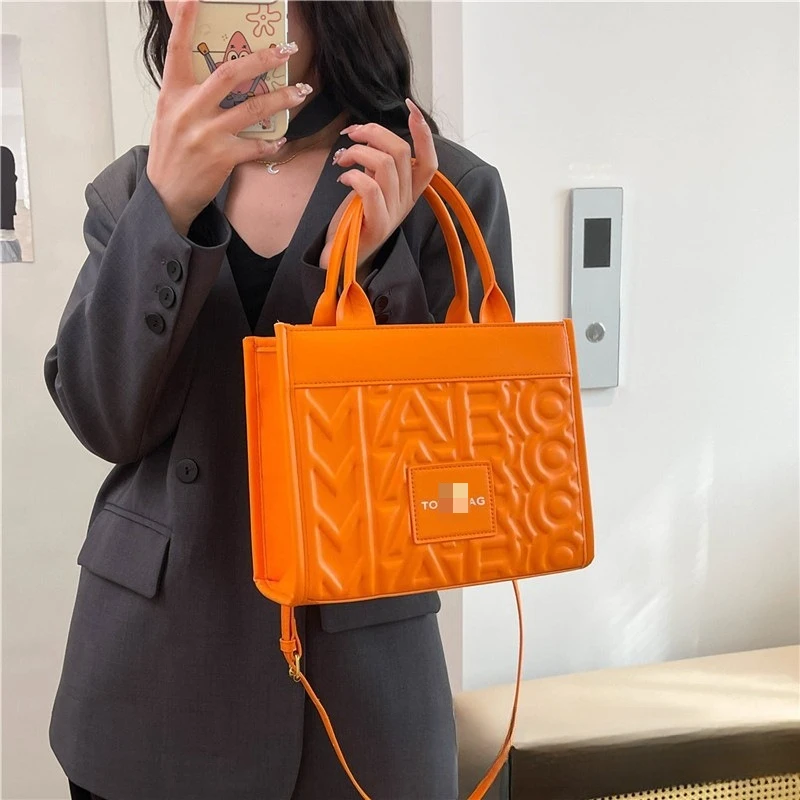 2025 New Tote Bag Women Fashionable Shoulder Bag Large Capacity Work Commute Handbag Casual Crossbody Bag High Quality
2025 New Tote Bag Women Fashionable Shoulder Bag Large Capacity Work Commute Handbag Casual Crossbody Bag High Quality