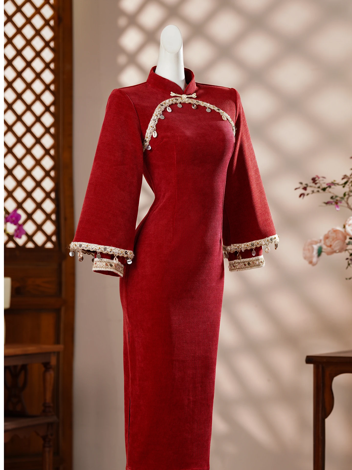 Новое красное китайское длинное платье-ципао с флисовой подкладкой для зимы, свадебное, красивое, индивидуальное, высокого качества, для повседневной носки
Новое красное китайское длинное платье-ципао с флисовой подкладкой для зимы, свадебное, красивое, индивидуальное, высокого качества, для повседневной носки