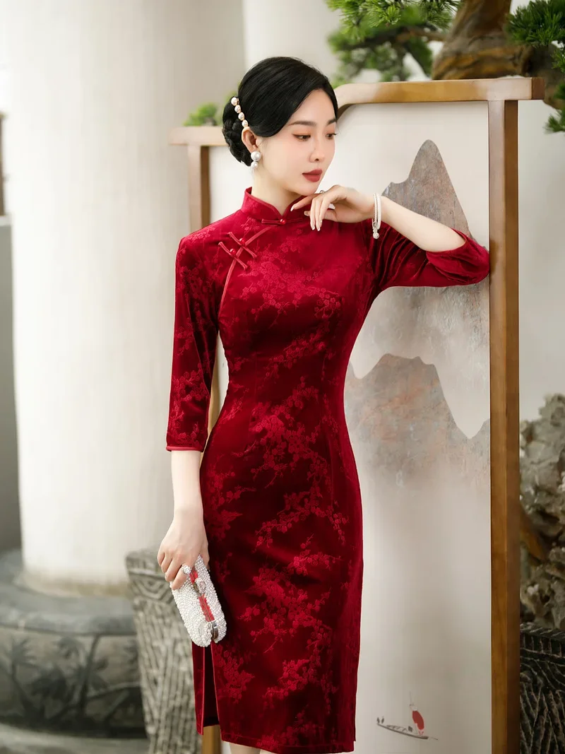 2023 New Plus Size Red Purple Velvet Cheongsam Women Mid Long Vintage Dress Long Sleeve Slim Traditional Qipao M To 5XL
2023 New Plus Size Red Purple Velvet Cheongsam Women Mid Long Vintage Dress Long Sleeve Slim Traditional Qipao M To 5XL