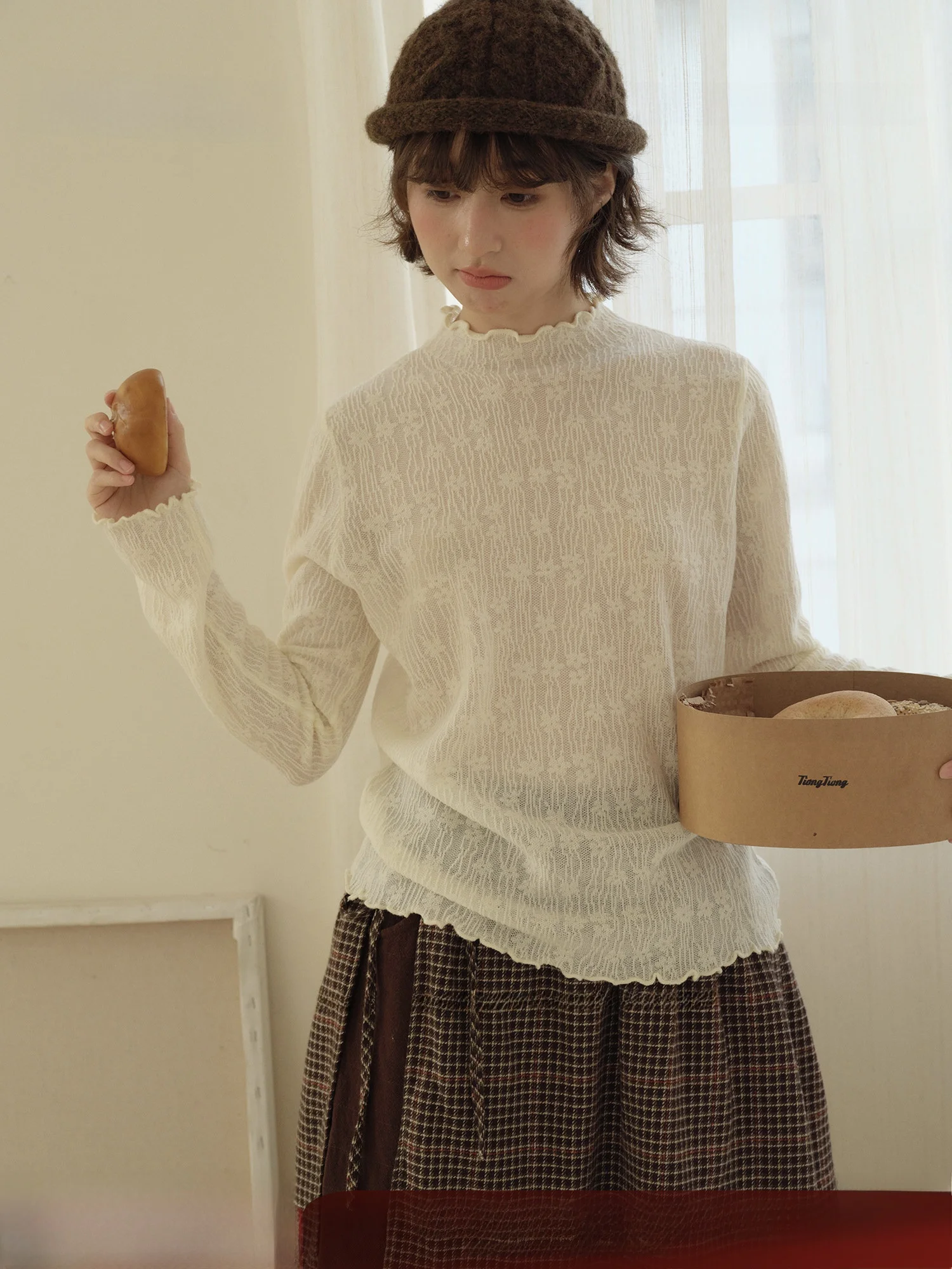 Ретро-топ с цветочным кружевным воротником для женщин, осенне-зимний, приталенный, универсальный, многослойный, с длинными рукавами, воротником-лепестком, из полиэстера
Ретро-топ с цветочным кружевным воротником для женщин, осенне-зимний, приталенный, универсальный, многослойный, с длинными рукавами, воротником-лепестком, из полиэстера