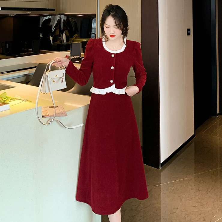 High Quality Elegant Woman Vintage Corduroy 2 Piece Set Single-Breasted Square Neck Cropped Top+High-Waist A Line Skirt Suit
High Quality Elegant Woman Vintage Corduroy 2 Piece Set Single-Breasted Square Neck Cropped Top+High-Waist A Line Skirt Suit