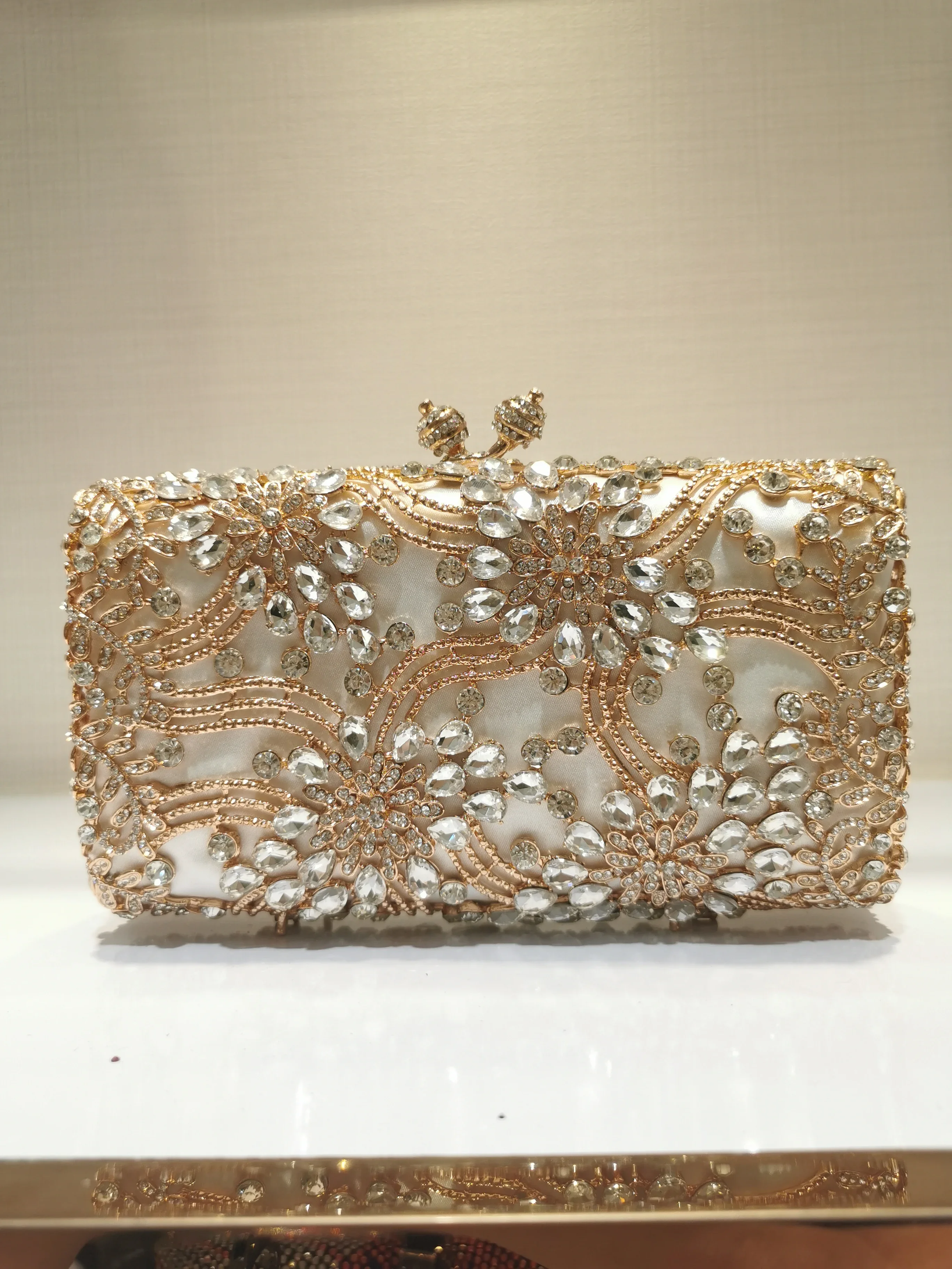 XIYUAN Elegant Pink Women Crystal Evening Bags Hollow Out Ladies Diamond Minaudiere Wedding Clutch Handbag and Purse Handbags
XIYUAN Elegant Pink Women Crystal Evening Bags Hollow Out Ladies Diamond Minaudiere Wedding Clutch Handbag and Purse Handbags