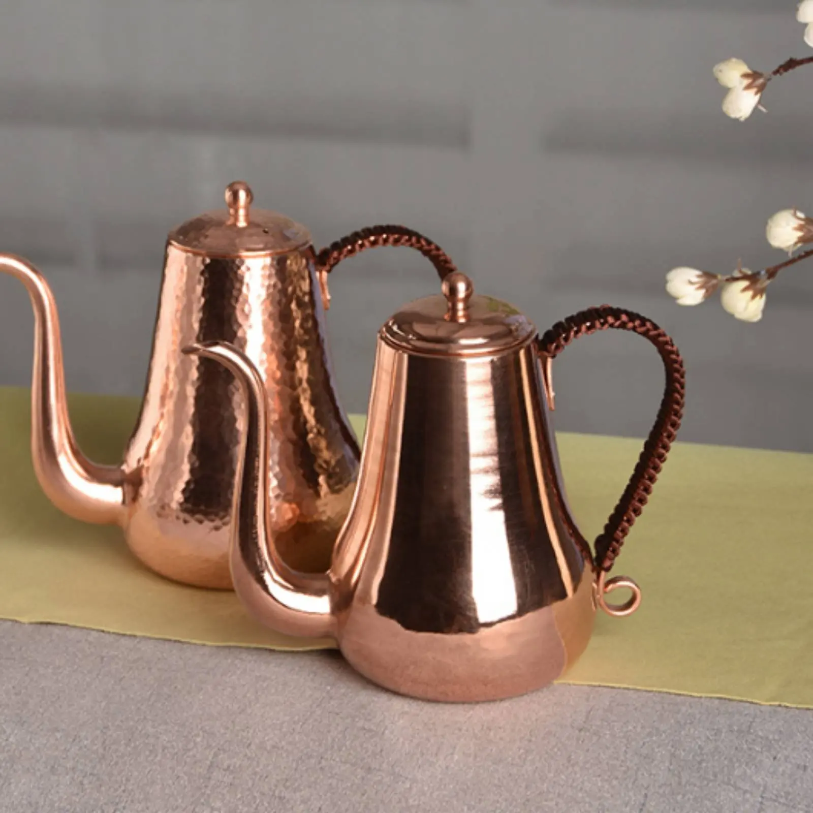 Handmade Copper Kettle Uncoated Interior Flow-over Coffee Kettle Flow-over Coffee Pot Rust Resistant Brewing Equipment for Cafe
Handmade Copper Kettle Uncoated Interior Flow-over Coffee Kettle Flow-over Coffee Pot Rust Resistant Brewing Equipment for Cafe
