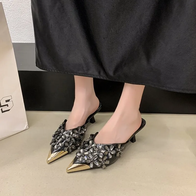 Pointed Toe Stiletto High Heel Baotou Half Drag Summer New Rhinestone Flower Fairy Wind Metal Head Cold Slippers Outside Wear
Pointed Toe Stiletto High Heel Baotou Half Drag Summer New Rhinestone Flower Fairy Wind Metal Head Cold Slippers Outside Wear