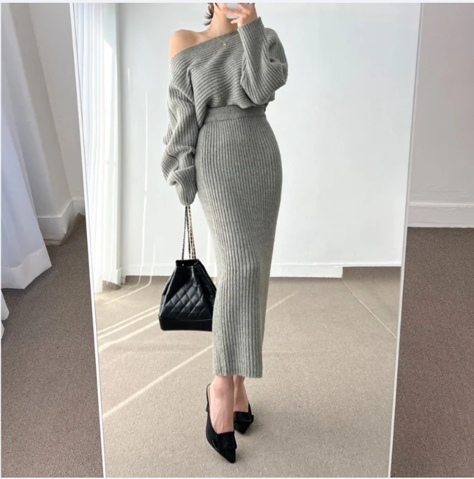 Chic Autumn/Winter Elegant Off-Shoulder Cropped Sweater High-Waisted Knit Skirt Suit Korean Style Casual Fashion Dress Set
Chic Autumn/Winter Elegant Off-Shoulder Cropped Sweater High-Waisted Knit Skirt Suit Korean Style Casual Fashion Dress Set