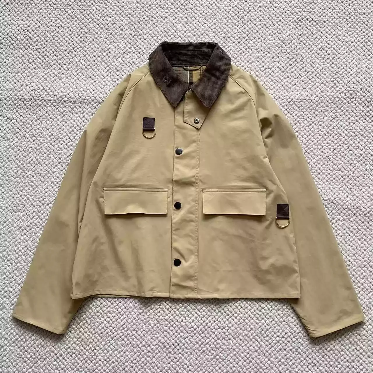 Japanese retro plaid Barbour Os Spey wax-free short jacket with corduroy collar and waterproof windbreaker
Japanese retro plaid Barbour Os Spey wax-free short jacket with corduroy collar and waterproof windbreaker