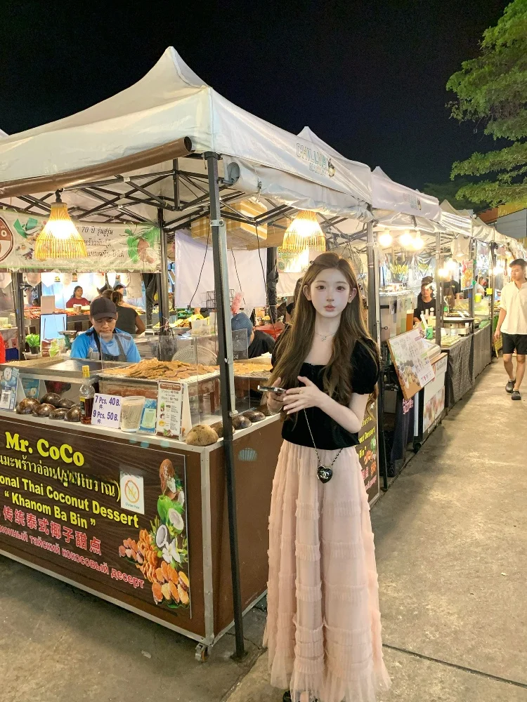 Розовый бархатный комплект с длинной юбкой и деревянными элементами для женщин: модный наряд для поздней весны, комплект из бархата
Розовый бархатный комплект с длинной юбкой и деревянными элементами для женщин: модный наряд для поздней весны, комплект из бархата