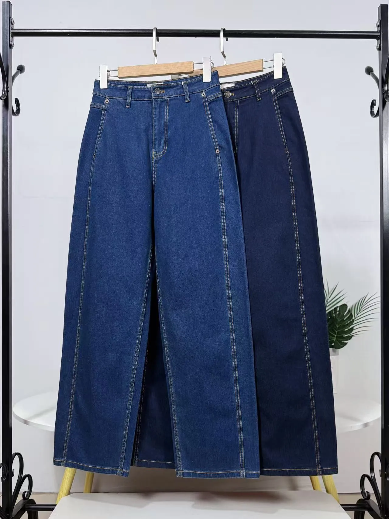 Модные женские джинсы с высокой талией и широкими штанинами, повседневные брюки из мягкого денима для весны и осени, стильные брюки-кюлоты
Модные женские джинсы с высокой талией и широкими штанинами, повседневные брюки из мягкого денима для весны и осени, стильные брюки-кюлоты