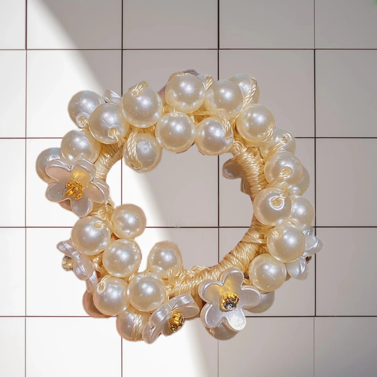 Elegant Pearl Embellished Scrunchies with Bead Details Non-Slip Hair Rings for Women Girls Special Occasions
Elegant Pearl Embellished Scrunchies with Bead Details Non-Slip Hair Rings for Women Girls Special Occasions