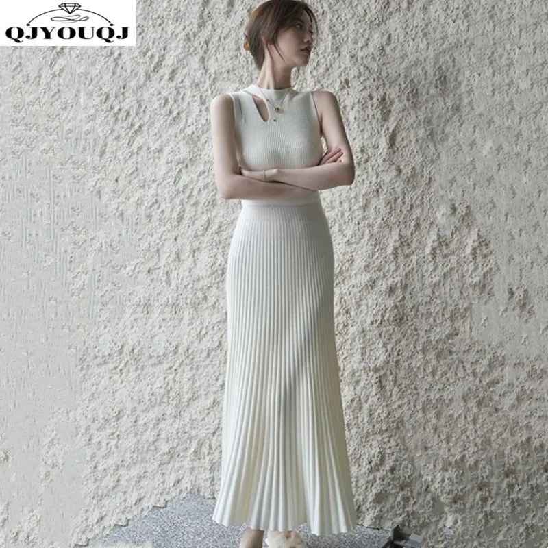 Spring and summer new long skirt slim fit base mid length knitted sleeveless pleated dress
Spring and summer new long skirt slim fit base mid length knitted sleeveless pleated dress
