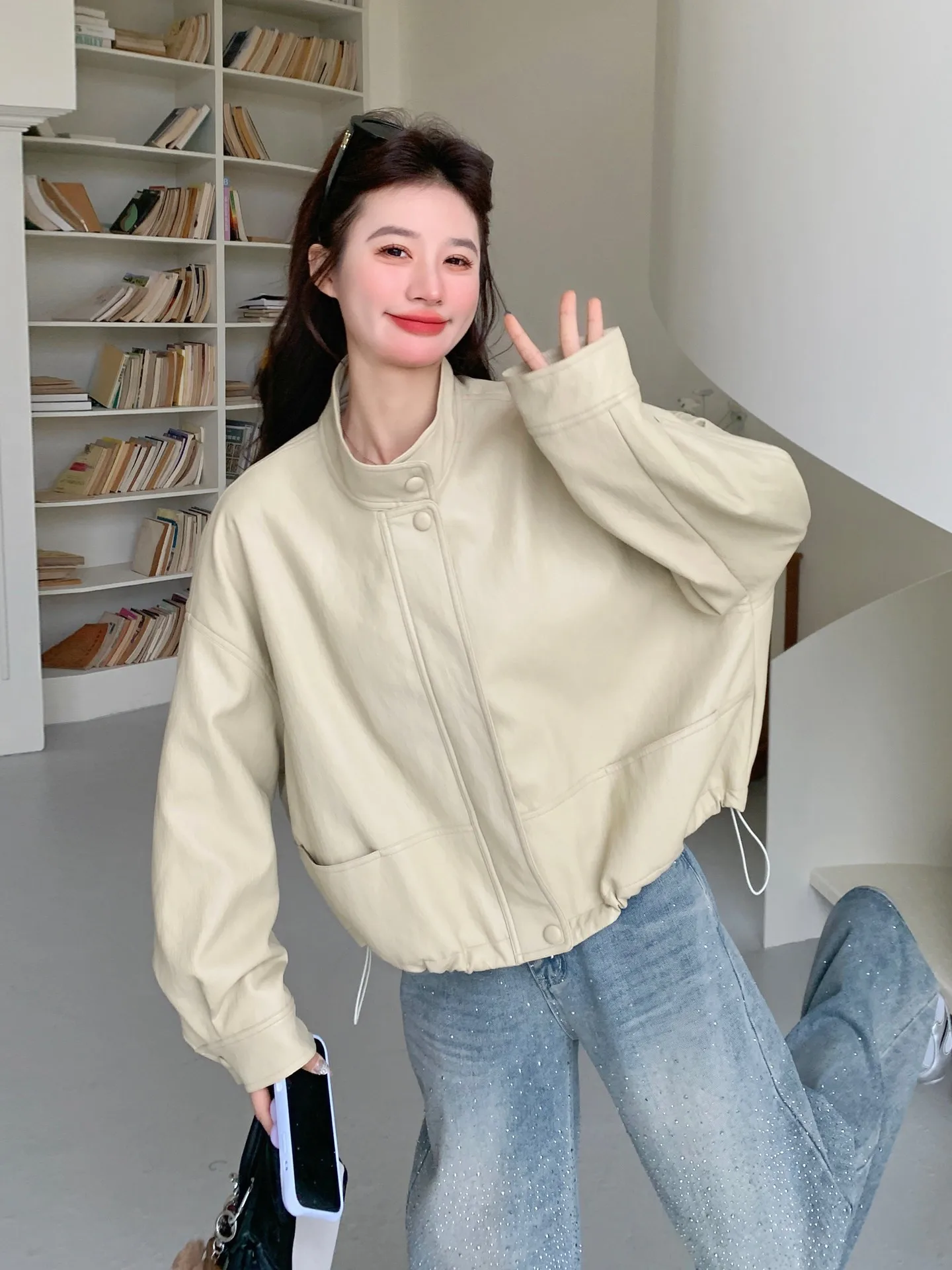 Beige Stand Collar Short Jacket Women's Fashion Versatile Spring New Korean Style Small Size Casual Wind Resistant Coat
Beige Stand Collar Short Jacket Women's Fashion Versatile Spring New Korean Style Small Size Casual Wind Resistant Coat