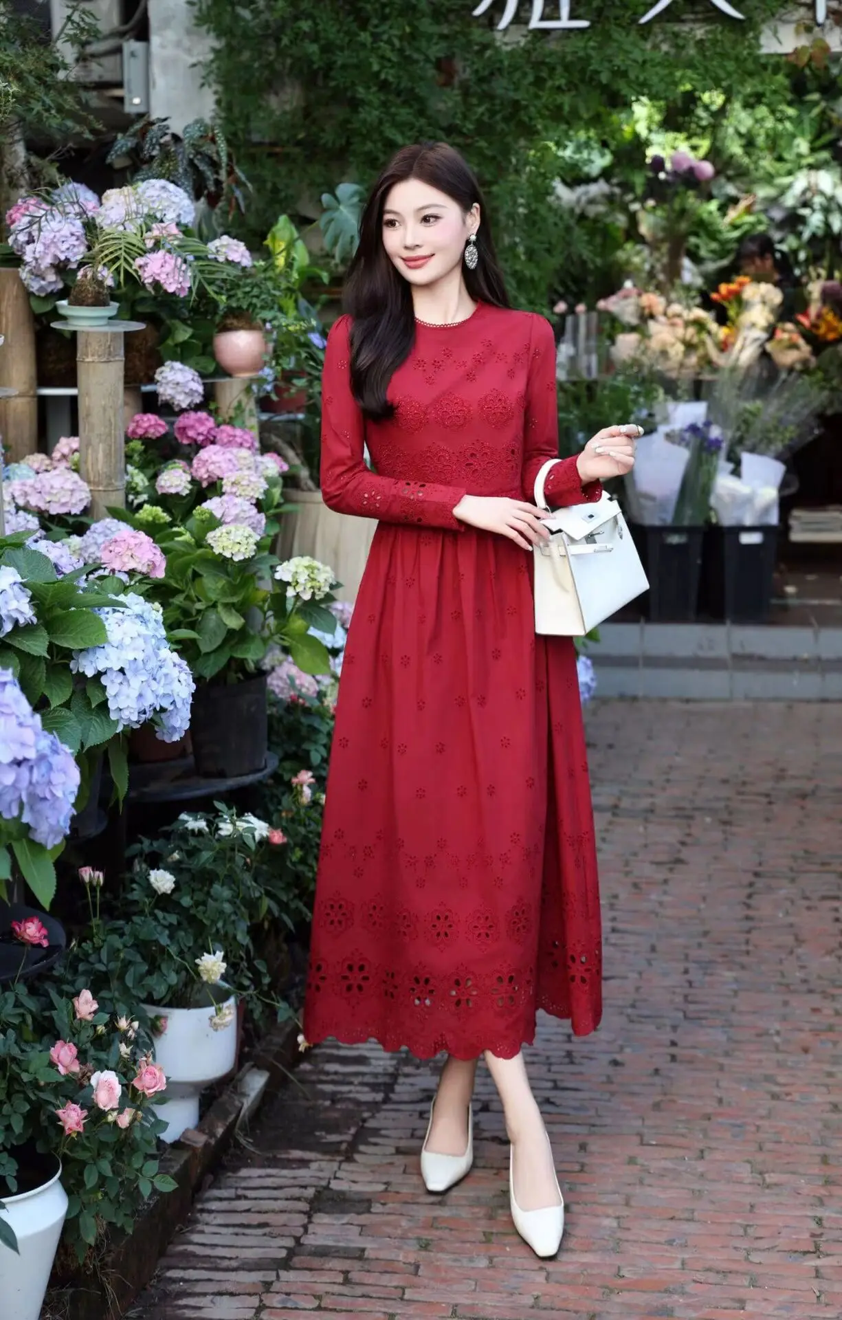 Новое длинное платье высшего качества 2026, весеннее женское роскошное платье с вышивкой и кристаллами, бисером, деко, с длинным рукавом, белое, красное, вечернее платье макси
Новое длинное платье высшего качества 2026, весеннее женское роскошное платье с вышивкой и кристаллами, бисером, деко, с длинным рукавом, белое, красное, вечернее платье макси