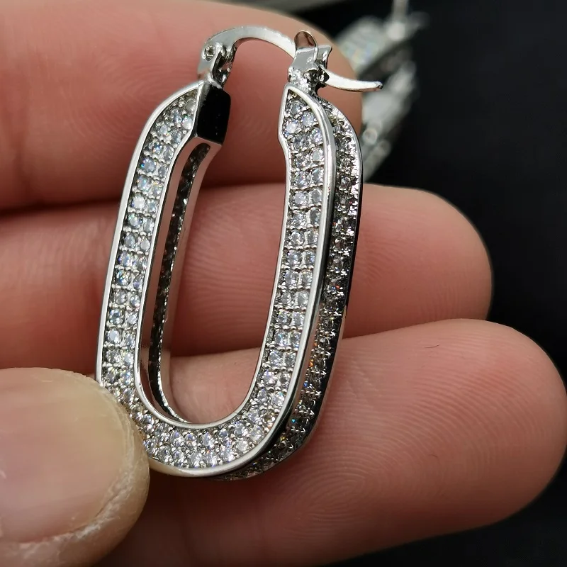 Серьги U-образные женские с кристаллами, ювелирное изделие из латуни с серебряным покрытием, брендовые дизайнерские аксессуары
Серьги U-образные женские с кристаллами, ювелирное изделие из латуни с серебряным покрытием, брендовые дизайнерские аксессуары