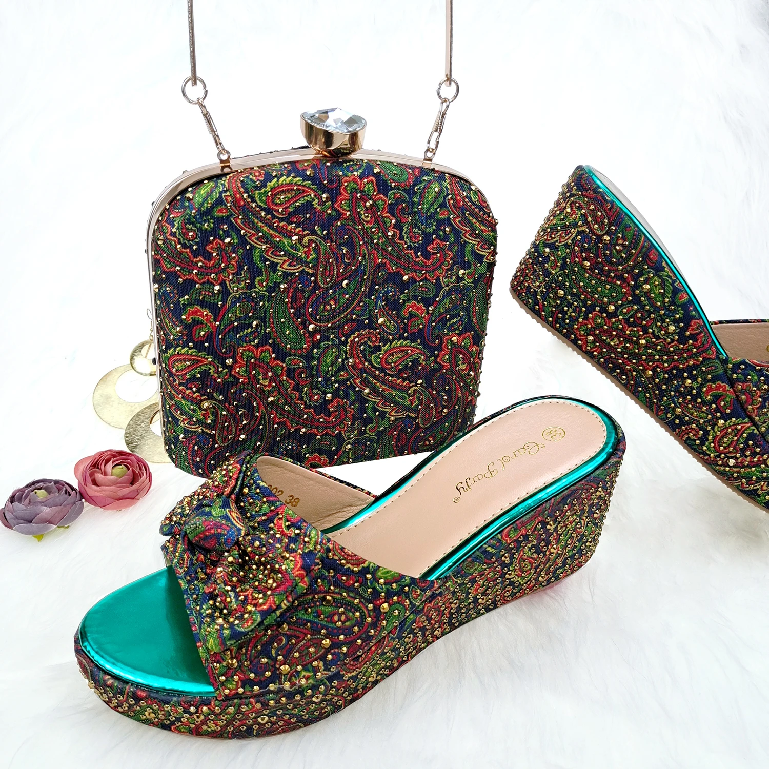 African Style Banquet Set,Green Color Women's Shoes and Bags Matching Party Fashion and Comfortable Wedges Shoes
African Style Banquet Set,Green Color Women's Shoes and Bags Matching Party Fashion and Comfortable Wedges Shoes