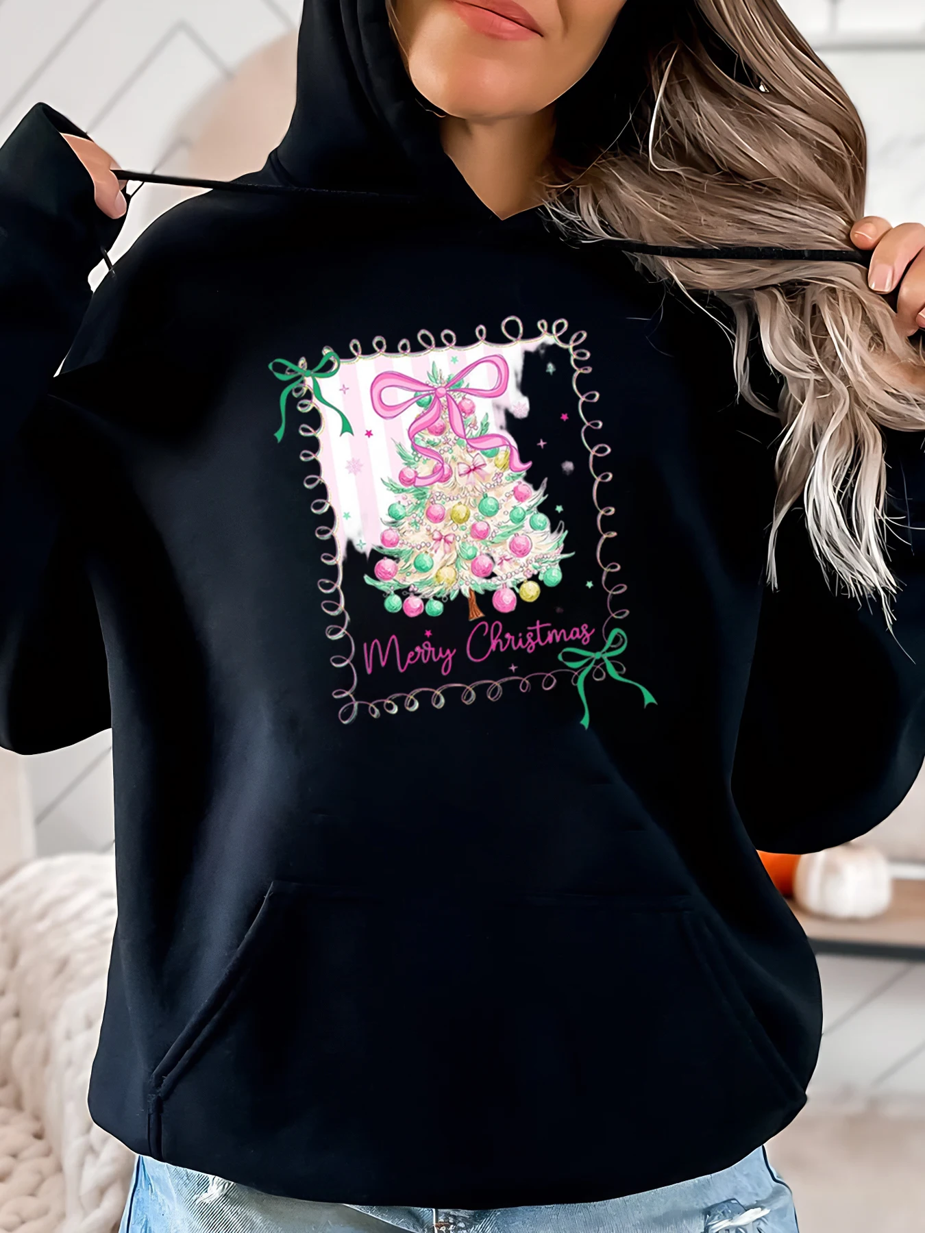 Рождественская елка с розовым бантом, толстовка с капюшоном с рождественским принтом, женская праздничная повседневная одежда, черный размер больших размеров
Рождественская елка с розовым бантом, толстовка с капюшоном с рождественским принтом, женская праздничная повседневная одежда, черный размер больших размеров