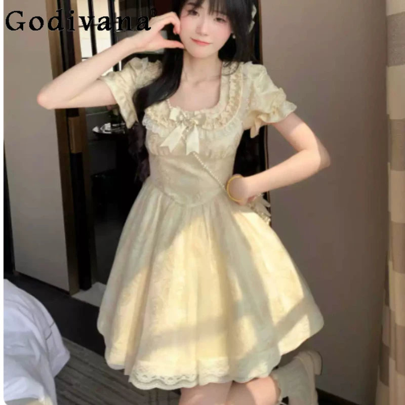 Spring Summer New Sweet Short Puff Sleeve Ruffles Elegant Square Neck Dress Women Fashion High Waist A-line Princess Dresses
Spring Summer New Sweet Short Puff Sleeve Ruffles Elegant Square Neck Dress Women Fashion High Waist A-line Princess Dresses