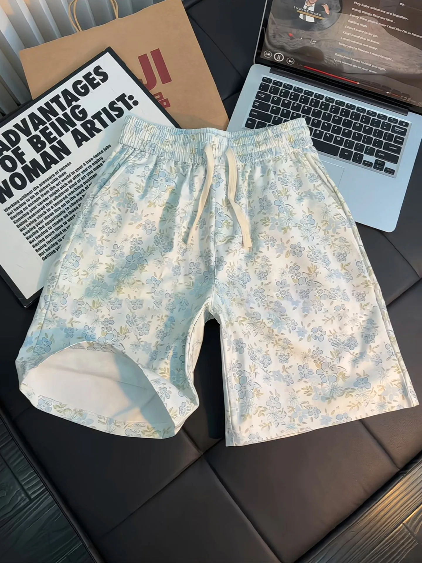 Blue Floral Print Ice Silk Men's Shorts Summer Cleanfit Cool Sensation Breathable Quick Dry Half Pants Loose Fit Five-Quarter...
Blue Floral Print Ice Silk Men's Shorts Summer Cleanfit Cool Sensation Breathable Quick Dry Half Pants Loose Fit Five-Quarter...