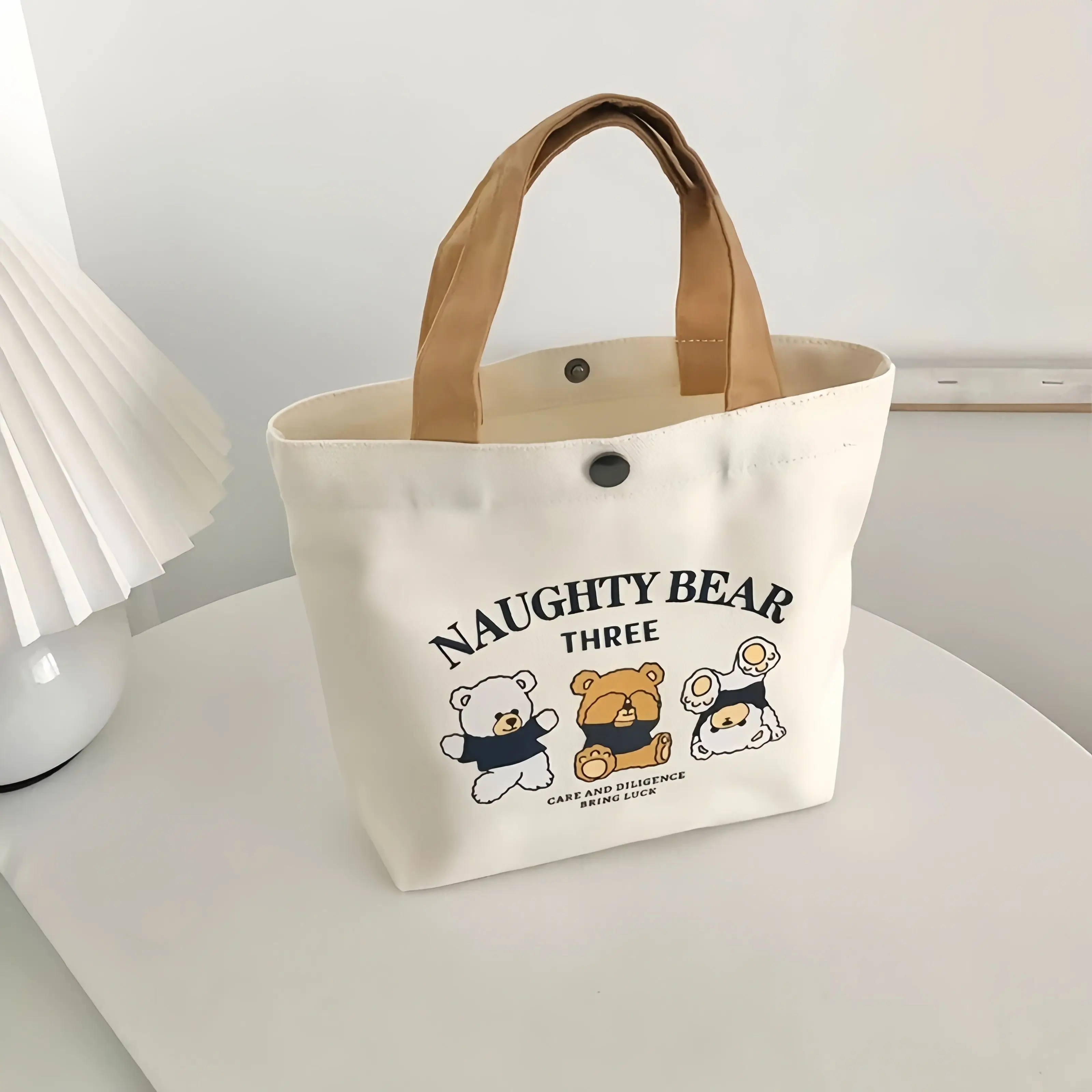 Small Canvas Handbag Versatile Lunch Box Bag Simple Design Shoulder Bag for Office Workers Portable Picnic Bag Women's Tote
Small Canvas Handbag Versatile Lunch Box Bag Simple Design Shoulder Bag for Office Workers Portable Picnic Bag Women's Tote