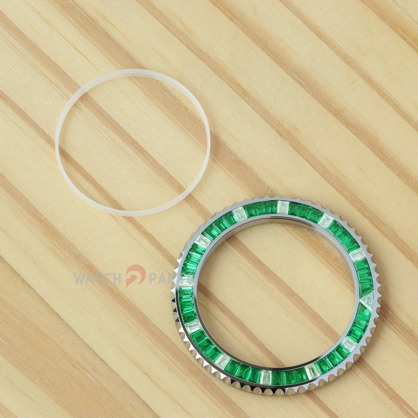 Synthetic Emerald & Moissanite Diamond Watch Bezel for Rolex Submariner 40/41mm Watch Gemstone Bezel
Synthetic Emerald & Moissanite Diamond Watch Bezel for Rolex Submariner 40/41mm Watch Gemstone Bezel