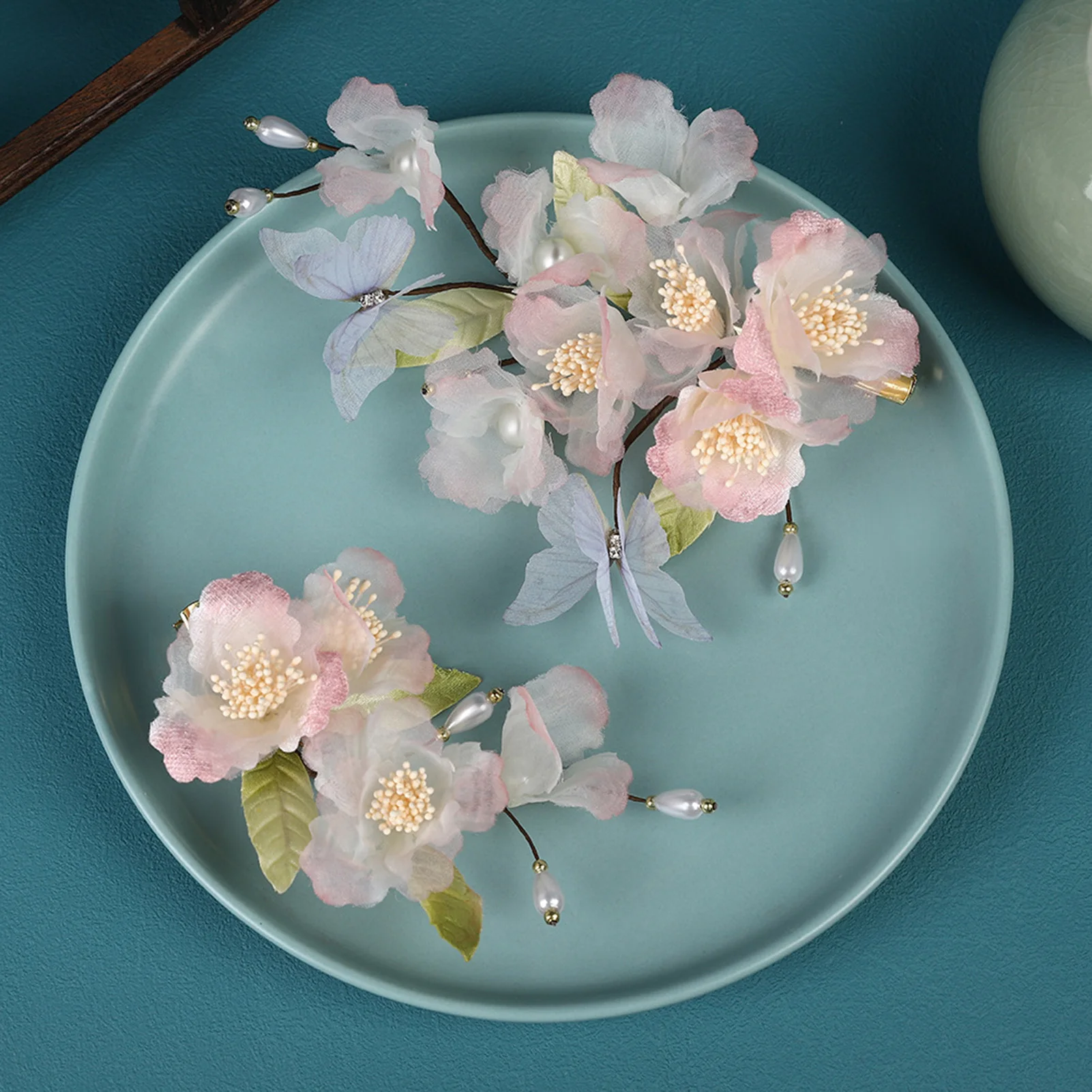 2pcs Silk Flower Hairpins Clips Ancient Chinese Style Hair Accessories Floral Hairclips Pearl Headpiece for Women Hanfu Dress
2pcs Silk Flower Hairpins Clips Ancient Chinese Style Hair Accessories Floral Hairclips Pearl Headpiece for Women Hanfu Dress