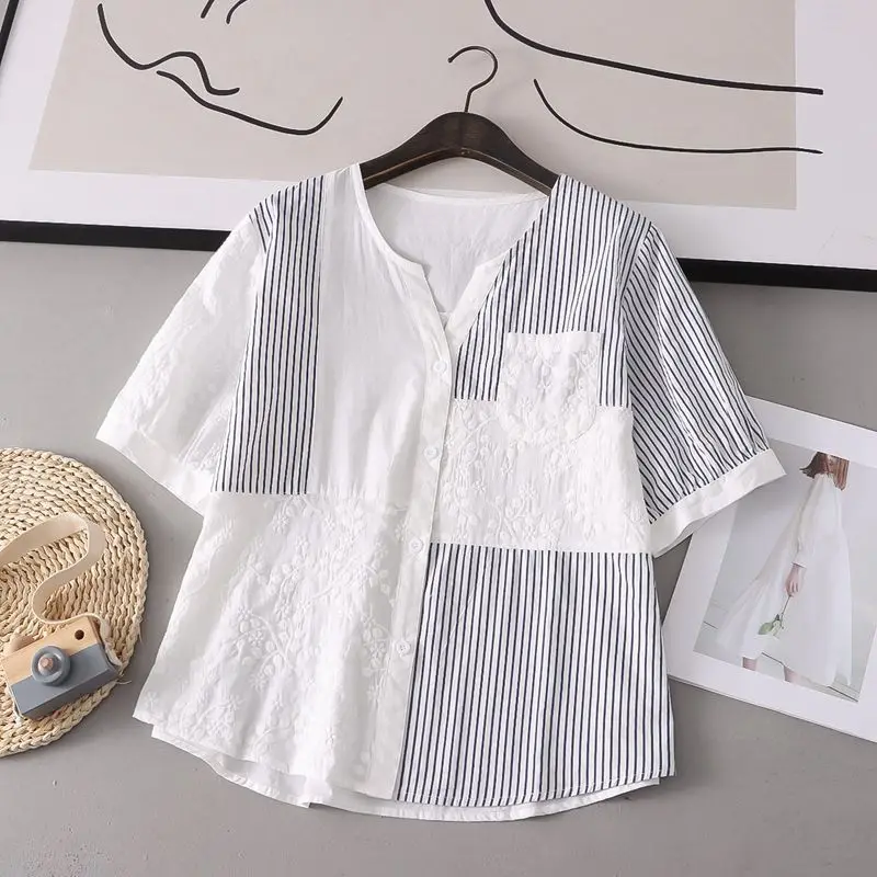 2024 Women Summer New Fashion V-neck Plaid Shirts Female Short-sleeved Loose Shirt Ladies Single-breasted Casual Blouses F02
2024 Women Summer New Fashion V-neck Plaid Shirts Female Short-sleeved Loose Shirt Ladies Single-breasted Casual Blouses F02