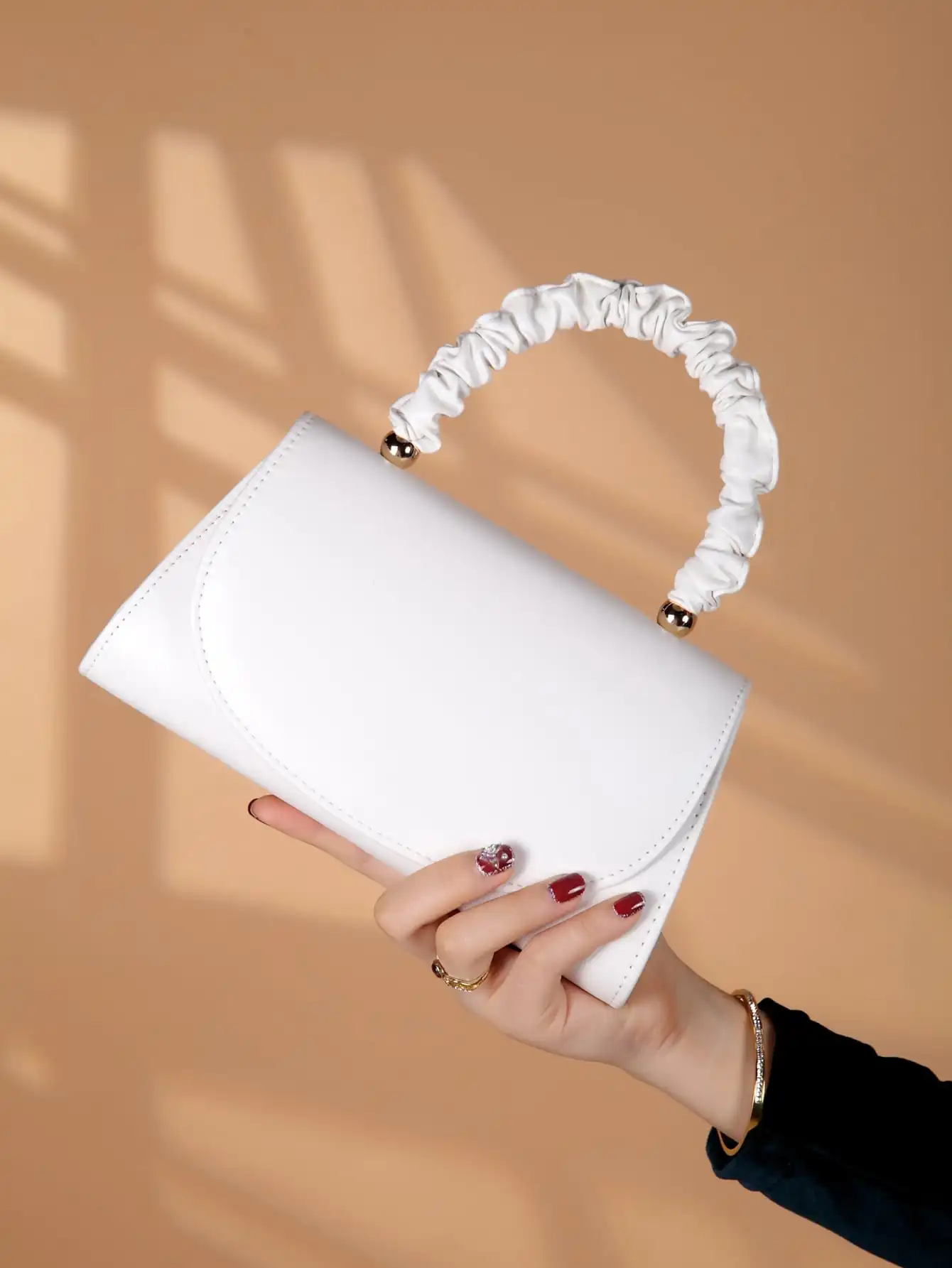 1pc Glitter PU Leather Clutch, Magnetic Snap Evening Bag
1pc Glitter PU Leather Clutch, Magnetic Snap Evening Bag