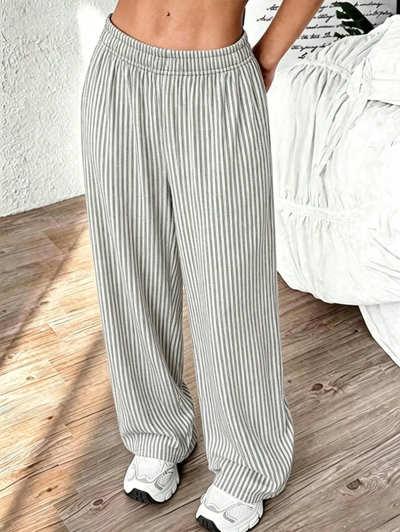 Womens Summer Striped Ice Silk Wide Leg Pants Elastic Waist Straight Leg Trousers Slim Fit Casual Lounge Leggings Daily Wear
Womens Summer Striped Ice Silk Wide Leg Pants Elastic Waist Straight Leg Trousers Slim Fit Casual Lounge Leggings Daily Wear