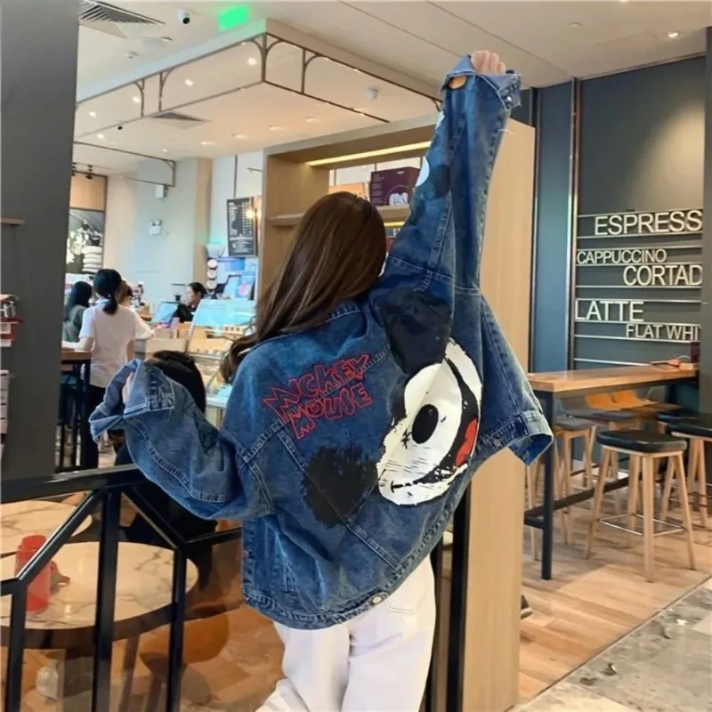 Женская джинсовая куртка с принтом, джинсовое пальто большого размера, модная повседневная верхняя одежда с мультяшным рисунком для повседневного и уличного стиля
Женская джинсовая куртка с принтом, джинсовое пальто большого размера, модная повседневная верхняя одежда с мультяшным рисунком для повседневного и уличного стиля
