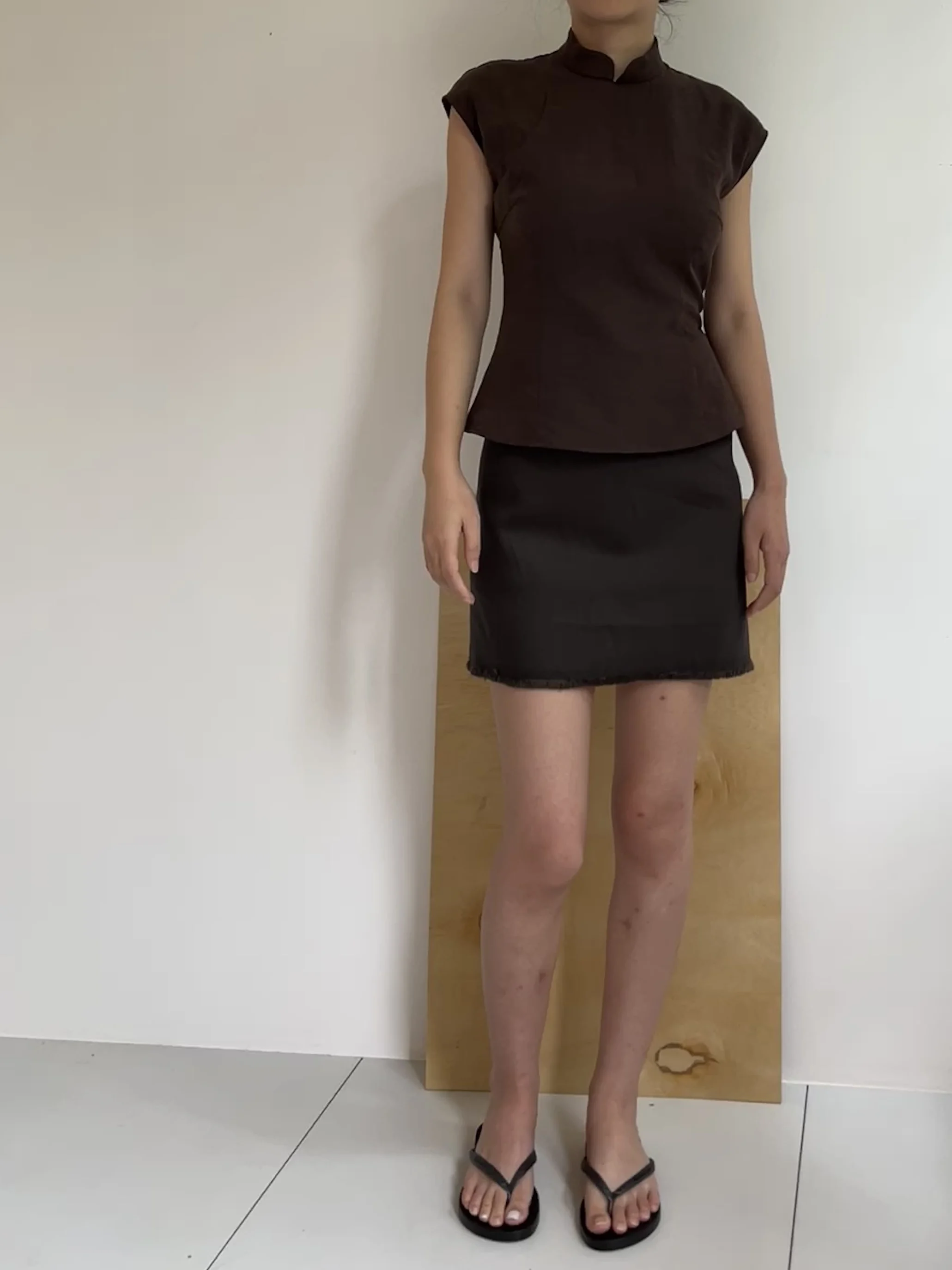 Новинка: Мулан Лу (оригинальное название) — Национальный тренд в китайской моде. Топ из лирического вискозного волокна (72% вискоза, 28% медно-аммиачное волокно). Коллекция Осень 2024.
Новинка: Мулан Лу (оригинальное название) — Национальный тренд в китайской моде. Топ из лирического вискозного волокна (72% вискоза, 28% медно-аммиачное волокно). Коллекция Осень 2024.