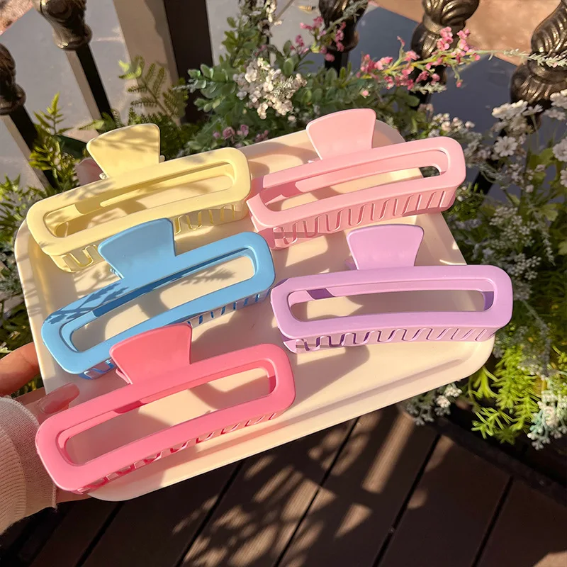 DS New Sweet Cream Color Geometric Hair Claw Plastic Claw Clips 13CM Large Crab Hair Clips Hair Accessories for Women Girls
DS New Sweet Cream Color Geometric Hair Claw Plastic Claw Clips 13CM Large Crab Hair Clips Hair Accessories for Women Girls