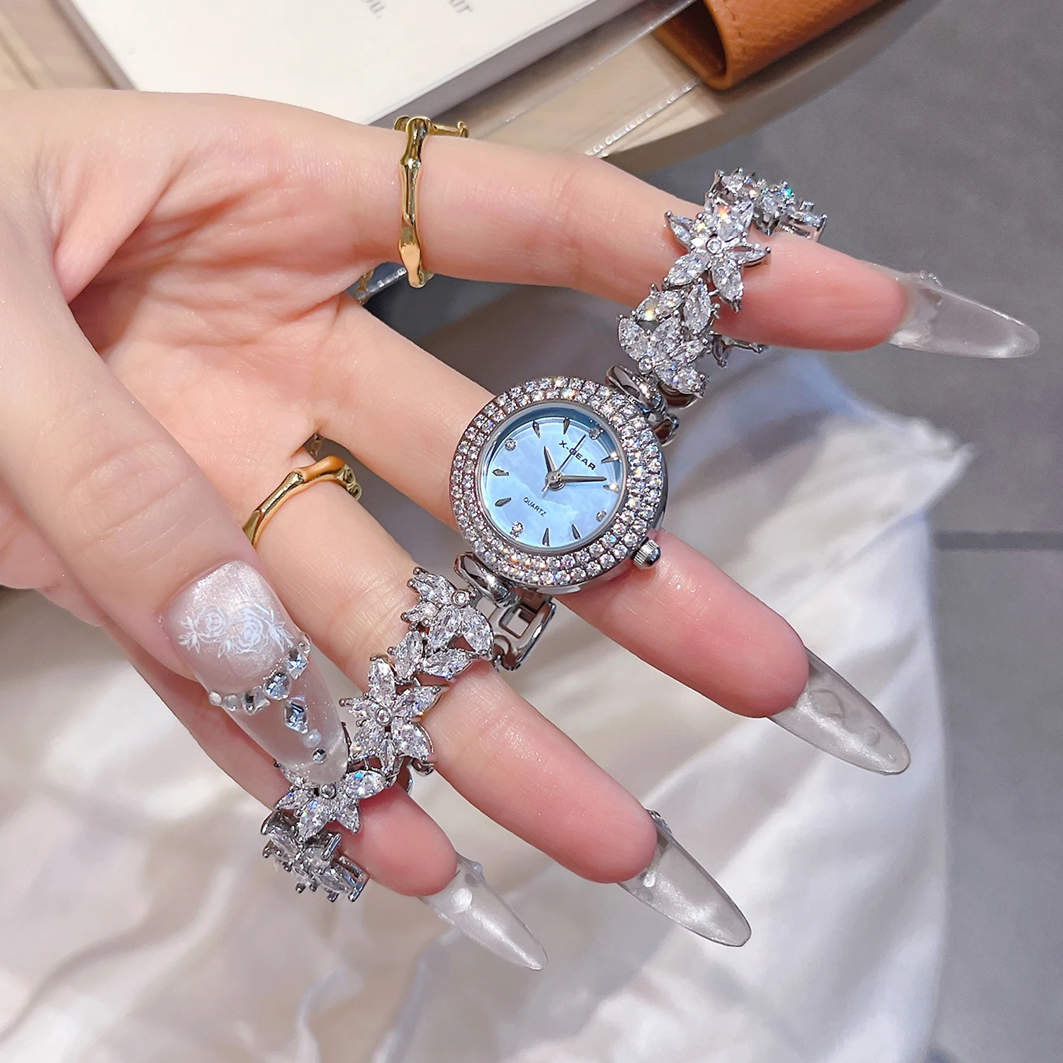 X-GEAR Стильные минималистичные женские кварцевые часы — настоящий перламутровый циферблат с лабораторным цирконием, модные наручные часы
X-GEAR Стильные минималистичные женские кварцевые часы — настоящий перламутровый циферблат с лабораторным цирконием, модные наручные часы