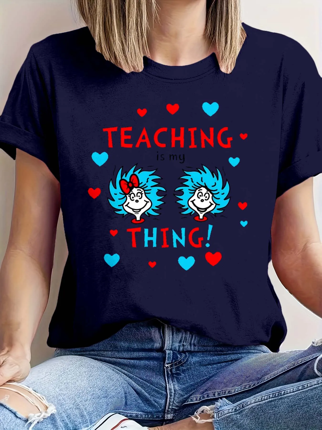 Элегантная футболка с рисунком в стиле «Доктор Сьюз» для страстных образователей больших размеров
Элегантная футболка с рисунком в стиле «Доктор Сьюз» для страстных образователей больших размеров