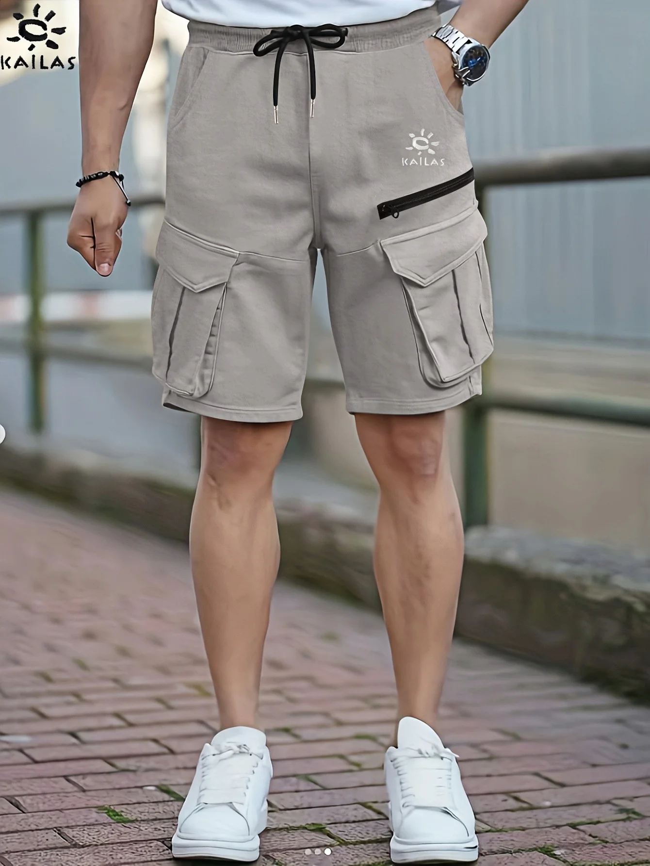 Men's short casual workwear with multiple pockets, fashionable street style shorts
Men's short casual workwear with multiple pockets, fashionable street style shorts
