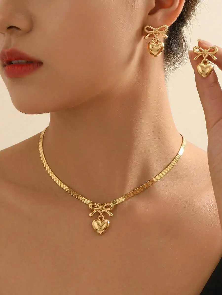 3pcs Elegant Jewelry Set For Women, Including Earrings, Necklace, Geometric Hollow Heart, Textured Round Pendant, Snake Chain, C
3pcs Elegant Jewelry Set For Women, Including Earrings, Necklace, Geometric Hollow Heart, Textured Round Pendant, Snake Chain, C