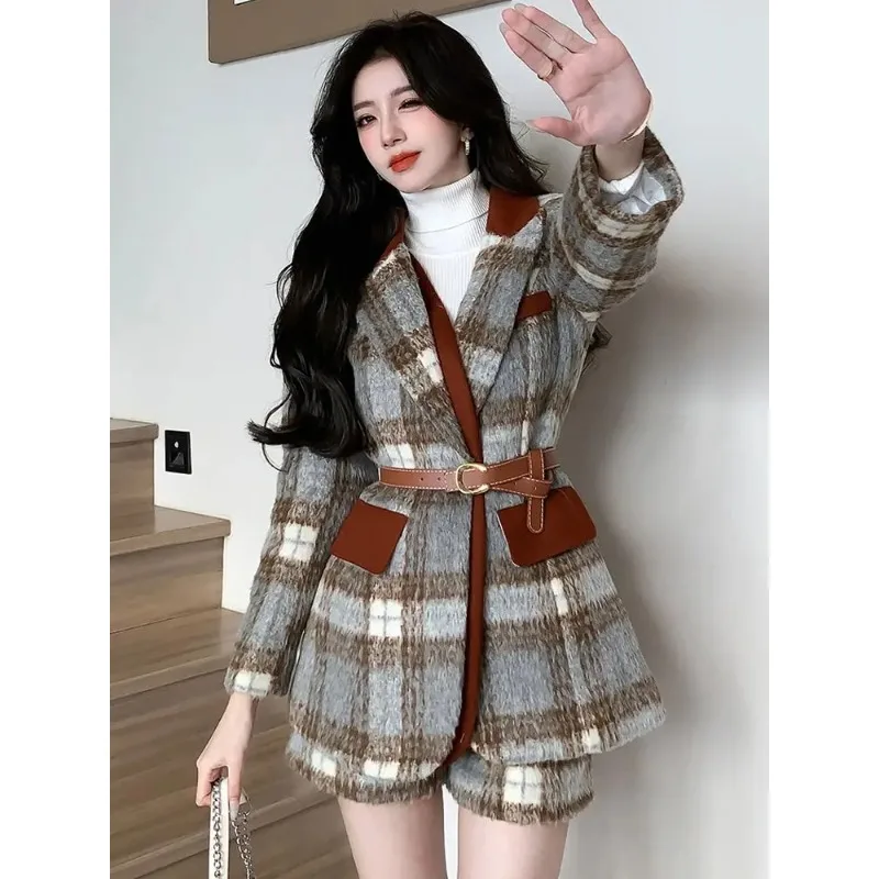 Retro Plaid Woolen Waisted Small Blazer Women's Autumn and Winter Korean Style Gold Temperament Shorts Two-piece Set
Retro Plaid Woolen Waisted Small Blazer Women's Autumn and Winter Korean Style Gold Temperament Shorts Two-piece Set