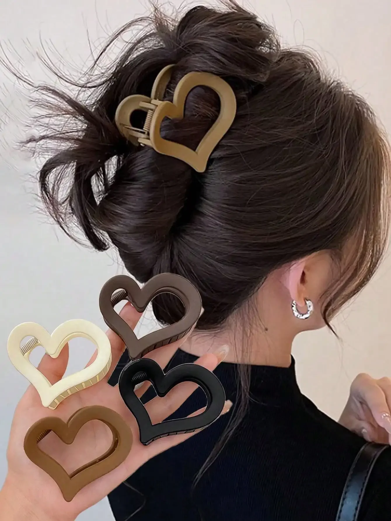 4pcs/1pc Women's Black, White, Brown, Khaki 6cm/2.36in Heart-Shaped Lightweight Plastic Hair Clips, Fashion Versatile Elegant Solid Color Hair Clips, Suitable For Daily, Casual, Party, Work, Vacation, Face Washing, Makeup, Outfit Matching
4pcs/1pc Women's Black, White, Brown, Khaki 6cm/2.36in Heart-Shaped Lightweight Plastic Hair Clips, Fashion Versatile Elegant Solid Color Hair Clips, Suitable For Daily, Casual, Party, Work, Vacation, Face Washing, Makeup, Outfit Matching