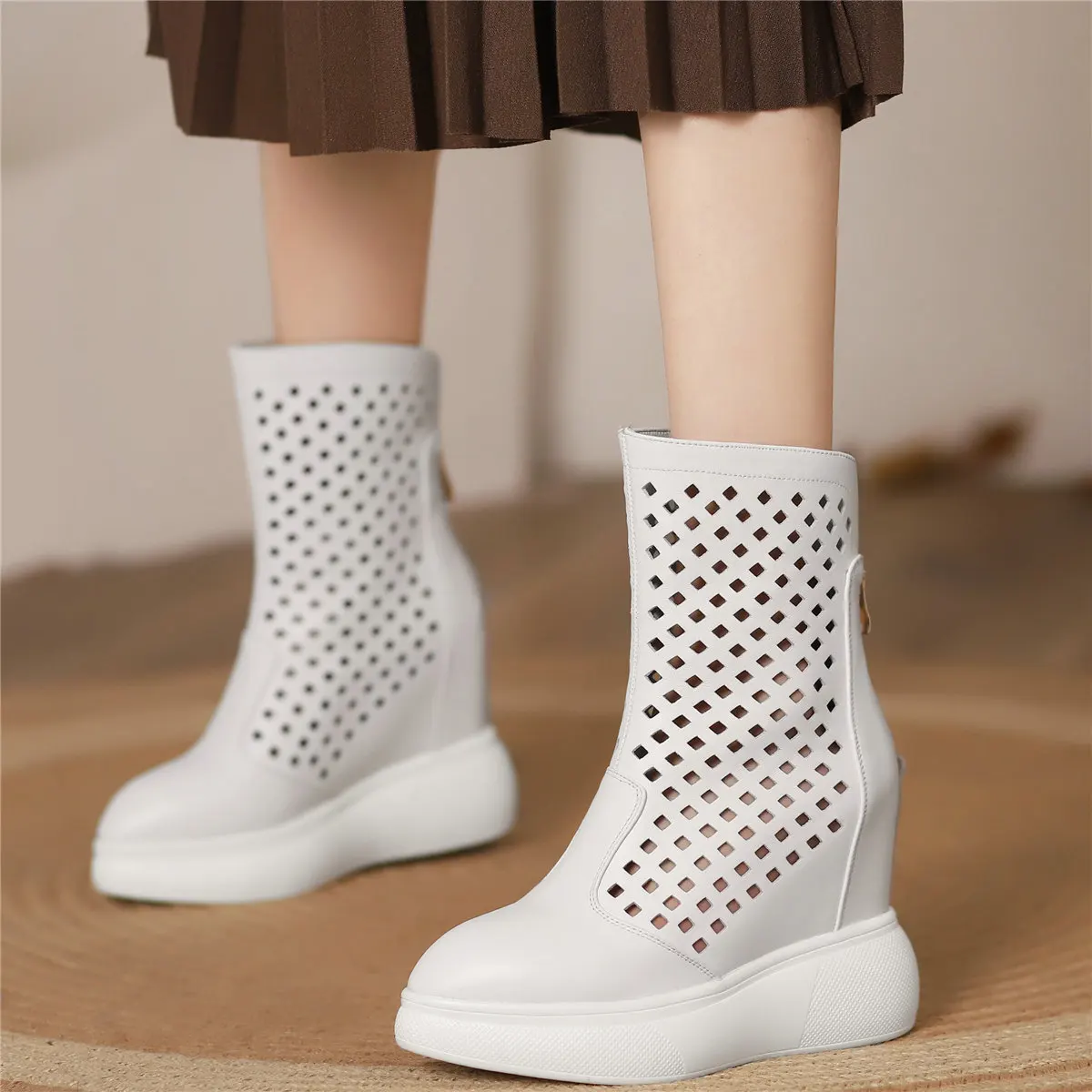 Black White Platform Shoes Women Hollow Genuine Leather Super High Heels Pumps Female Pointed Toe Fashion Sneakers Casual Shoes
Black White Platform Shoes Women Hollow Genuine Leather Super High Heels Pumps Female Pointed Toe Fashion Sneakers Casual Shoes