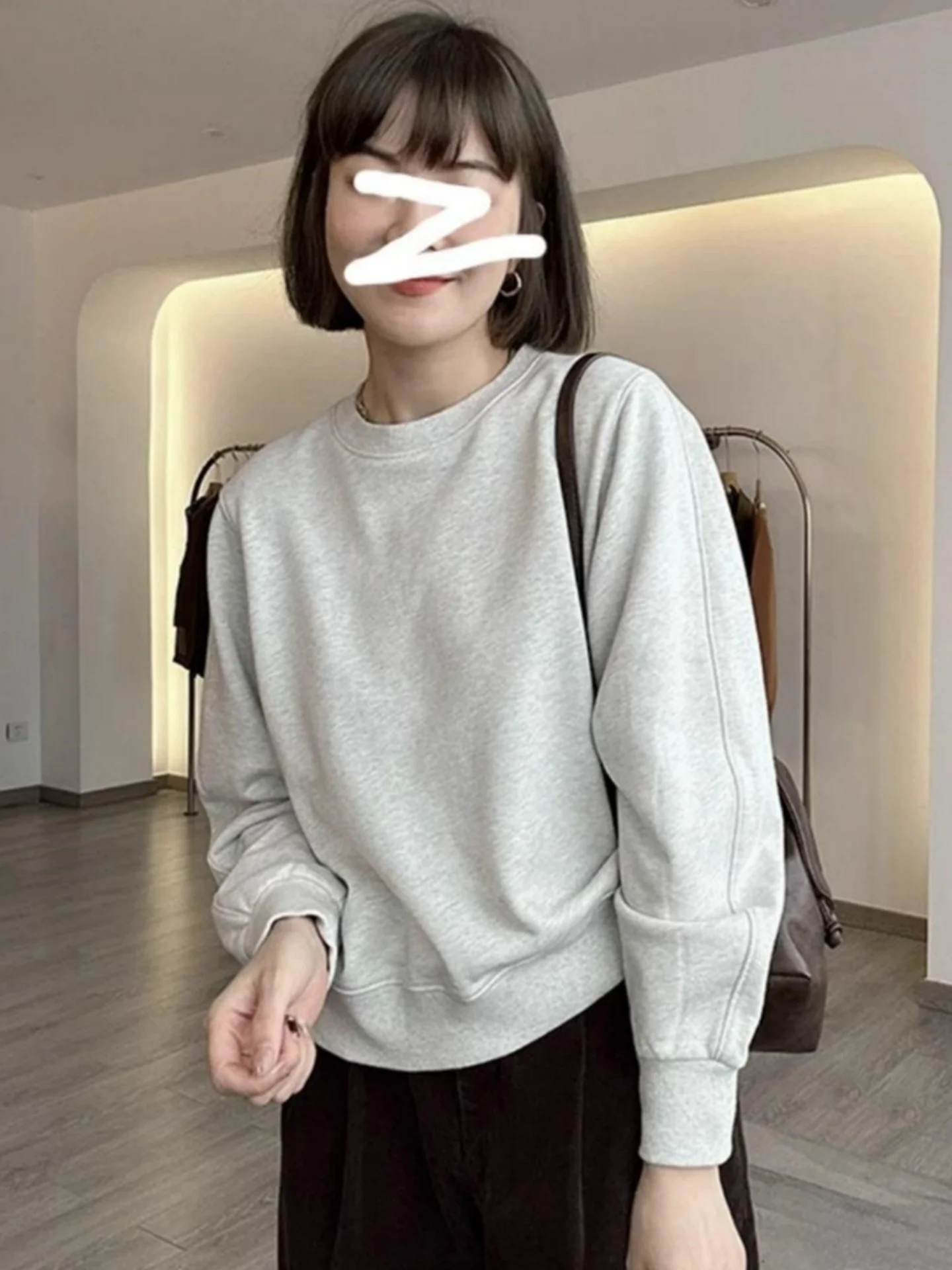 Американский простой утепленный свитшот с круглым вырезом для женщин, зимний, однотонный, для повседневной носки, в уличном стиле
Американский простой утепленный свитшот с круглым вырезом для женщин, зимний, однотонный, для повседневной носки, в уличном стиле