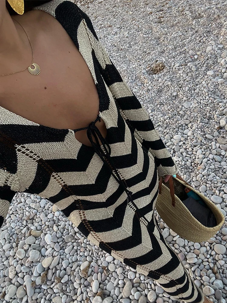 Женские сексуальные платья на шнуровке с v-образным вырезом и длинными рукавами, новая мода, пляжная одежда, халаты, полосатое вязаное платье макси с вырезами
Женские сексуальные платья на шнуровке с v-образным вырезом и длинными рукавами, новая мода, пляжная одежда, халаты, полосатое вязаное платье макси с вырезами