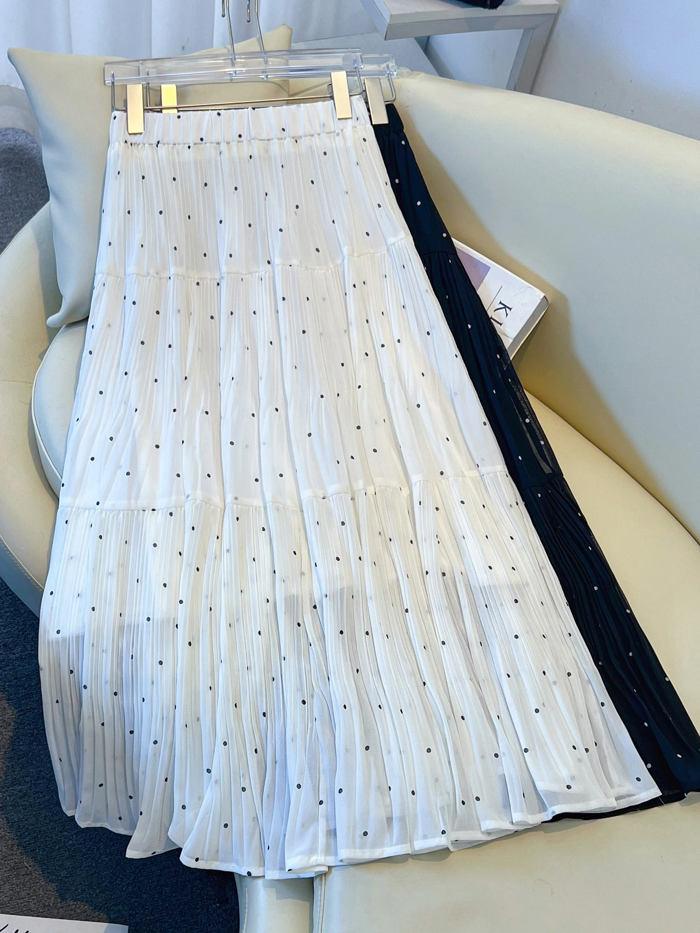 Summer Thin High Waist A-Line Midi Skirt Women's Polka Dot Chiffon Skirt Elegant Hip Covering Wide Hem Umbrella Skirt
Summer Thin High Waist A-Line Midi Skirt Women's Polka Dot Chiffon Skirt Elegant Hip Covering Wide Hem Umbrella Skirt
