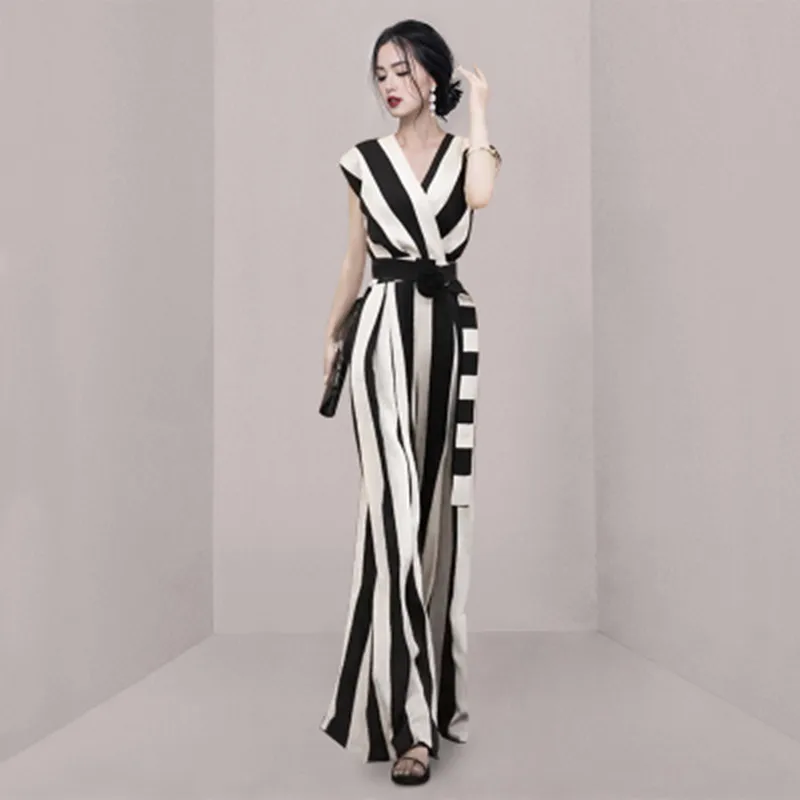 2023 Summer New Sexy V-Neck Sleeveless Jumpsuit With Belt Women Slim Fashion Clothes Stripe Wide Leg Jumpsuit
2023 Summer New Sexy V-Neck Sleeveless Jumpsuit With Belt Women Slim Fashion Clothes Stripe Wide Leg Jumpsuit
