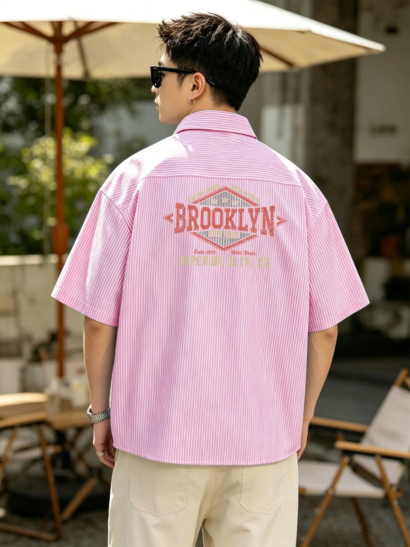 Korean-style trendy men's summer new short-sleeve striped casual lightweight shirt
Korean-style trendy men's summer new short-sleeve striped casual lightweight shirt