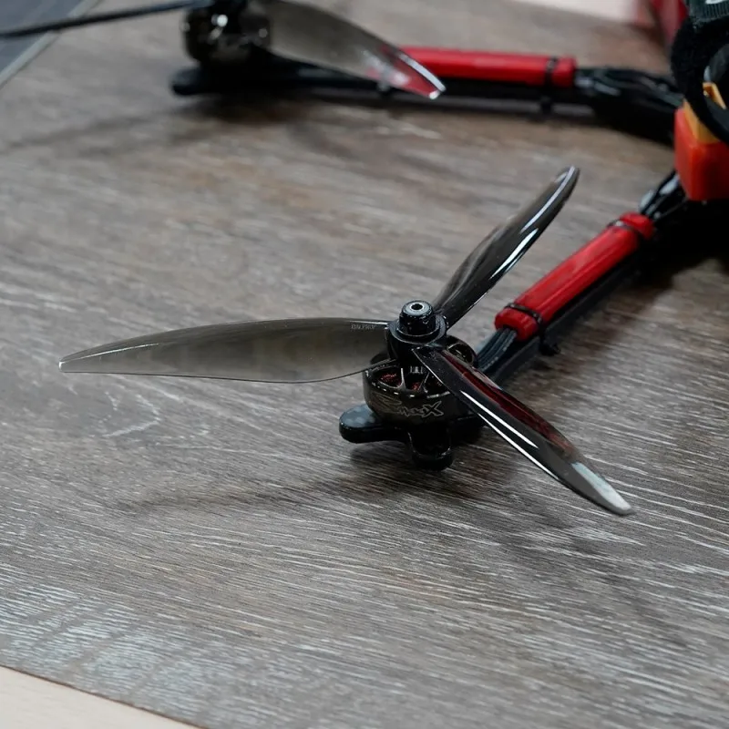 10Pairs(10CW+10CCW) DALPROP New Cyclone T7057 7X5.7X3 3-Blade PC Propeller for FPV Freestyle 7inch Long Range Drones DIY Parts
10Pairs(10CW+10CCW) DALPROP New Cyclone T7057 7X5.7X3 3-Blade PC Propeller for FPV Freestyle 7inch Long Range Drones DIY Parts